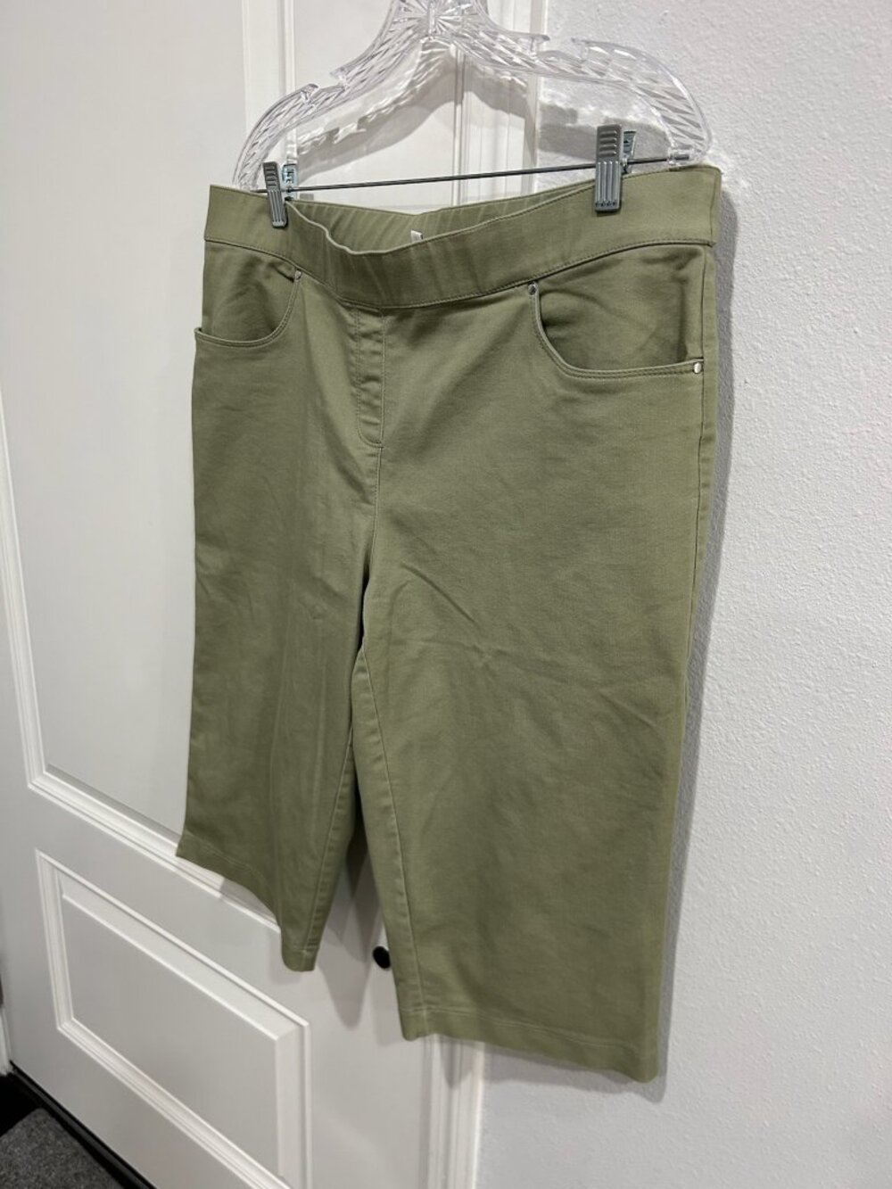 Coral Bay Petite Olive Green Stretch Bermuda Shorts SZ 16P Earth Tones Gorpcore - Picture 3 of 9